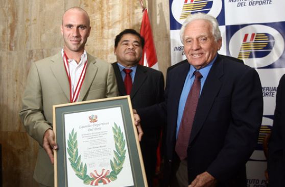 Así ocurrió: En 2008 Luis Horna recibe los Laureles Deportivos