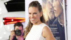 Hilary Swank realizará teletón a beneficio de perros sin hogar