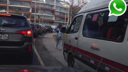 Vía WhatsApp: combi invadió vereda y pidió a peatón darle pase