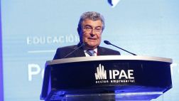"El reto de la competitividad está en las manos de los jóvenes"