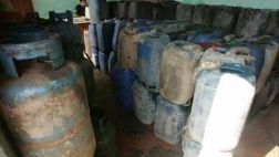 PNP incautó 2.250 galones de petróleo de contrabando