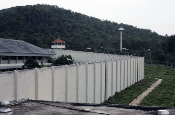 Interactúa con los presos en esta peligrosa cárcel de Tailandia
