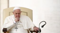 El Papa Francisco llama a un joven abusado por sacerdotes