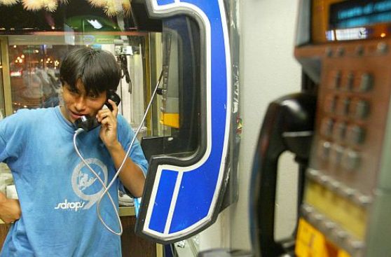 Las cabinas telefónicas, los vecinos extintos del barrio
