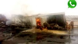 Vía WhatsApp: impresionante incendio de un camión con pollos