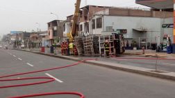 Vía WhatsApp: camión lleno de balones de gas se volcó en VES