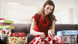 Compras navideñas: Cuatro ideas para regalar y ayudar
