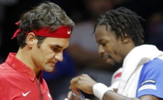 Copa Davis: Federer cayó ante Monfils y la serie está 1-1
