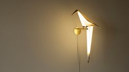Perch Lamp, una lámpara inspirada en un pájaro de papel