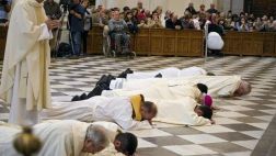 España: Detienen a tres curas por abusos sexuales a un menor
