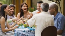 ¿Distante? Aprende a mantenerte conectada con tu familia
