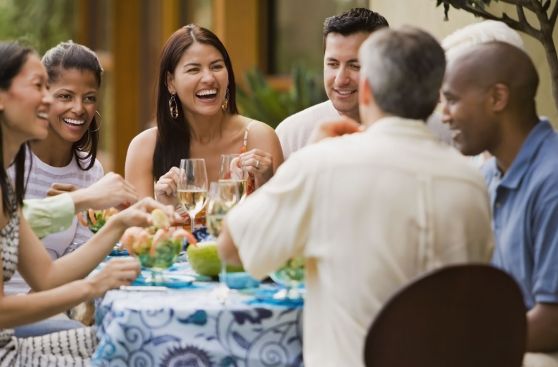 ¿Distante? Aprende a mantenerte conectada con tu familia