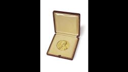 Subastarán medalla de Premio Nobel al descubridor del ADN