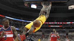 NBA: LeBron James pone autoridad con asombrosa clavada (VIDEO)