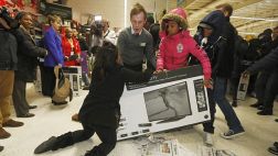 Black Friday: Colas y caos por maratón de compras en EE.UU.