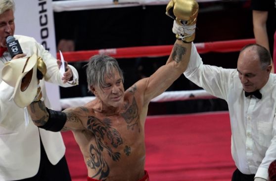 Boxeo: Mickey Rourke regresó al boxeo con 62 años y ganó pelea