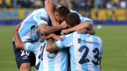 Racing goleó 3-0 a Rosario y está a un partido del título