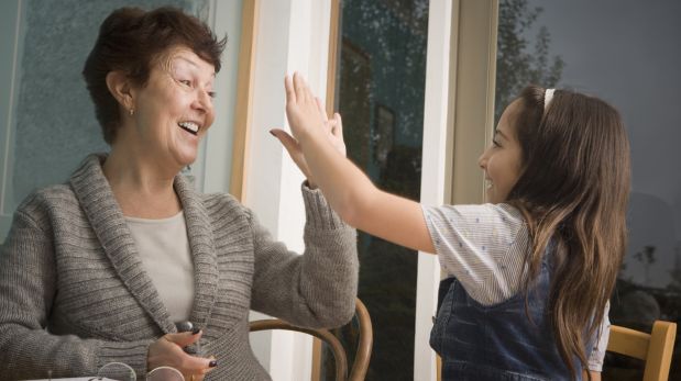 Momento valioso: Haz que tus hijos pasen tiempo con sus abuelos
