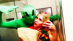 Instagram: Miley Cyrus comparte demasiadas fotos en red social