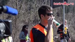 Reproduce el sonido de un auto de rally con una lata de cerveza