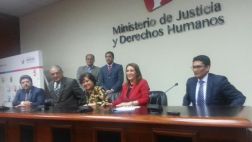 Ministro Daniel Figallo es respaldado por procuradores públicos
