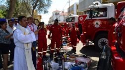 Región dona seis camiones cisterna a compañías de bomberos