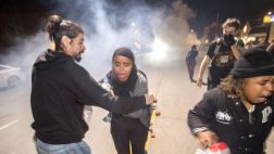 EE.UU.: Policía usó gas lacrimógeno en protesta en California