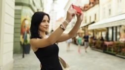 Más del 80% de smartphone en la región posee cámara para selfie