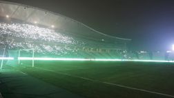 Europa League: se fue la luz y público alumbró con celulares