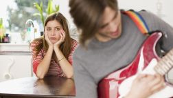 Cinco actitudes masculinas que no sorprenden a las mujeres