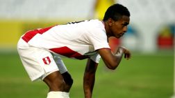 Yordy Reyna anotó mejor gol de rodilla de la historia (VIDEO)