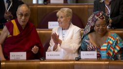 Los Nobel de la Paz piden vencer fanatismo, pobreza y guerras