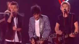 One Direction tocó con Ron Wood en "The X Factor"