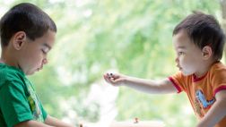 Enséñales el valor de compartir a tus hijos con estos tips