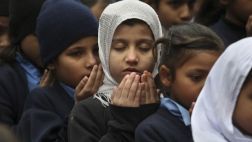 Pakistán llora a los niños asesinados por talibanes en Peshawar