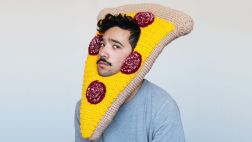 Atrévete y lleva la comida contigo con estos curiosos sombreros
