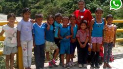 Jóvenes educan a niños de Tarapoto sobre conservación ambiental
