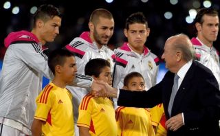Cristiano Ronaldo: su cara tras saludar a Joseph Blatter