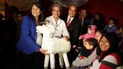 Internas de Santa Mónica donan juguetes para niños en Navidad