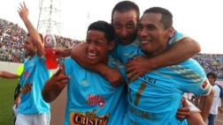 Cristal celebra título sin olvidar que "hablaban de 'camita'"