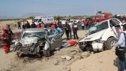 Choque entre auto y camioneta deja tres muertos en Chimbote