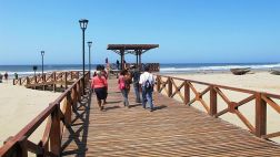 La histórica playa de Eten tiene el malecón más largo del norte