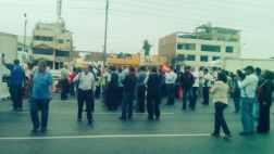 Vía de Evitamiento: trabajadores de Emape bloquean la carretera