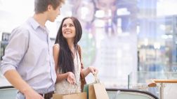 ¿De compras con tu pareja? 5 formas de hacerlas divertidas