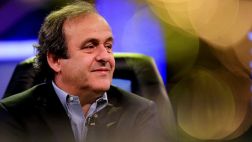 Michel Platini insiste en usar 'tarjeta blanca' en el fútbol