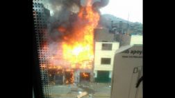 Incendio de proporciones afectó un taller en Av. Aviación