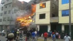 Incendio en Av. Aviación: taller se derrumbó por fuego (Video)