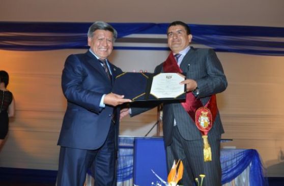 Humberto Acuña pidió más recursos para su región