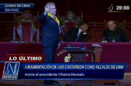 Regidores de Diálogo Vecinal fueron pifiados en juramentación