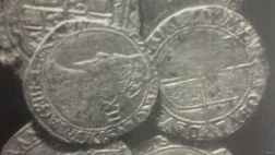 Hallan tesoro de monedas milenarias cerca de Londres